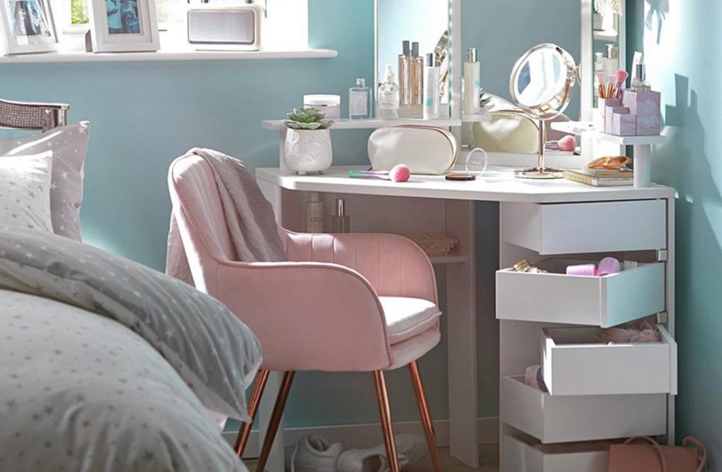 The Necessity Of A Dressing Table In Your Bedroom – Simple Home Decor